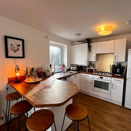 Two Bedroom Apartment In Barry-Close To Beach 외부 사진