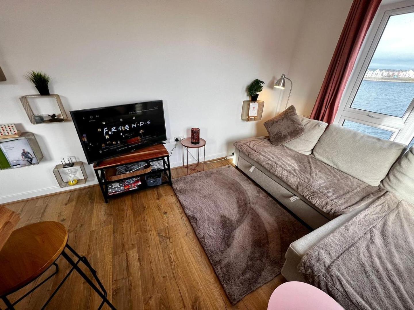 Two Bedroom Apartment In Barry-Close To Beach 외부 사진
