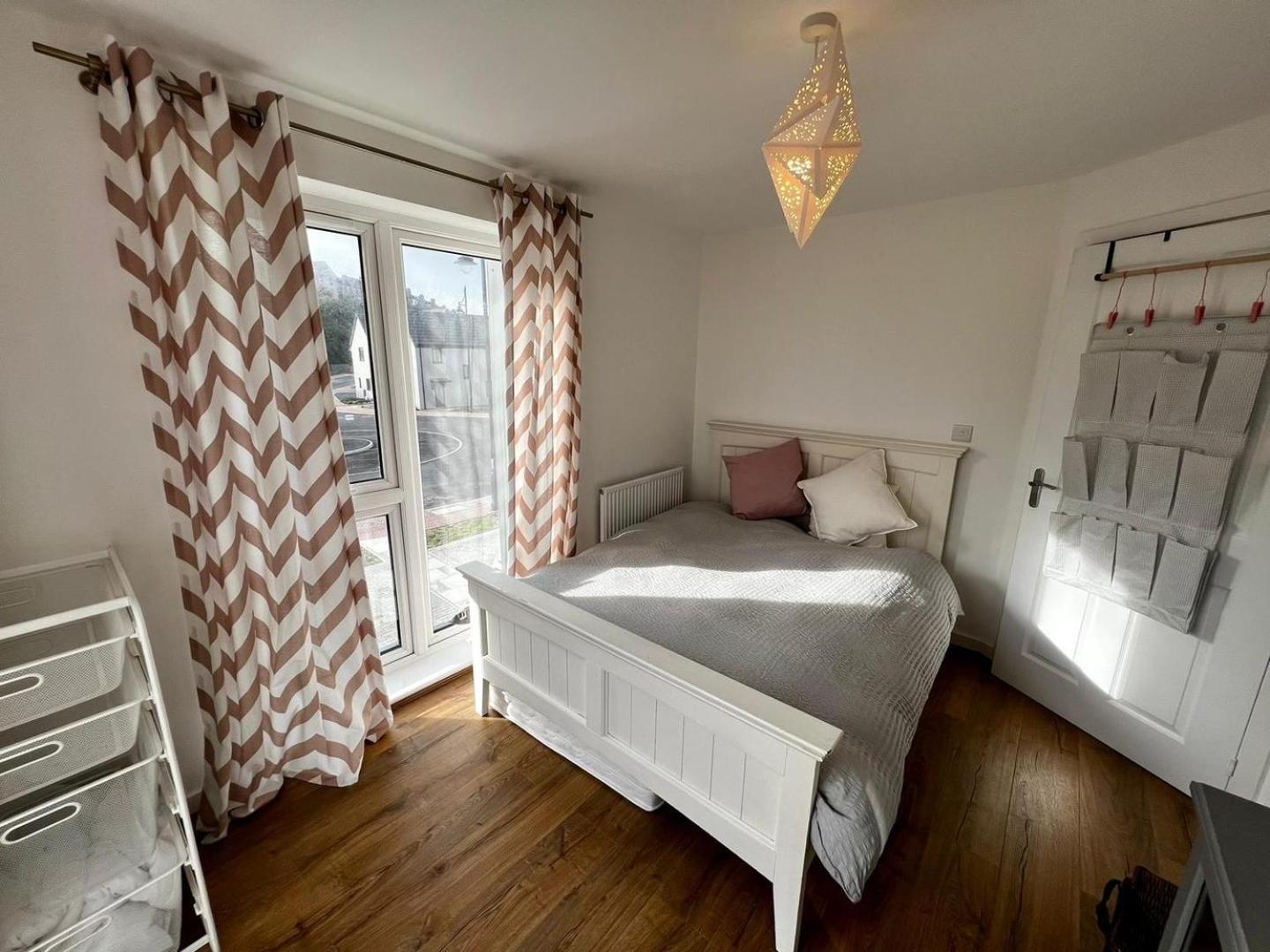 Two Bedroom Apartment In Barry-Close To Beach 외부 사진