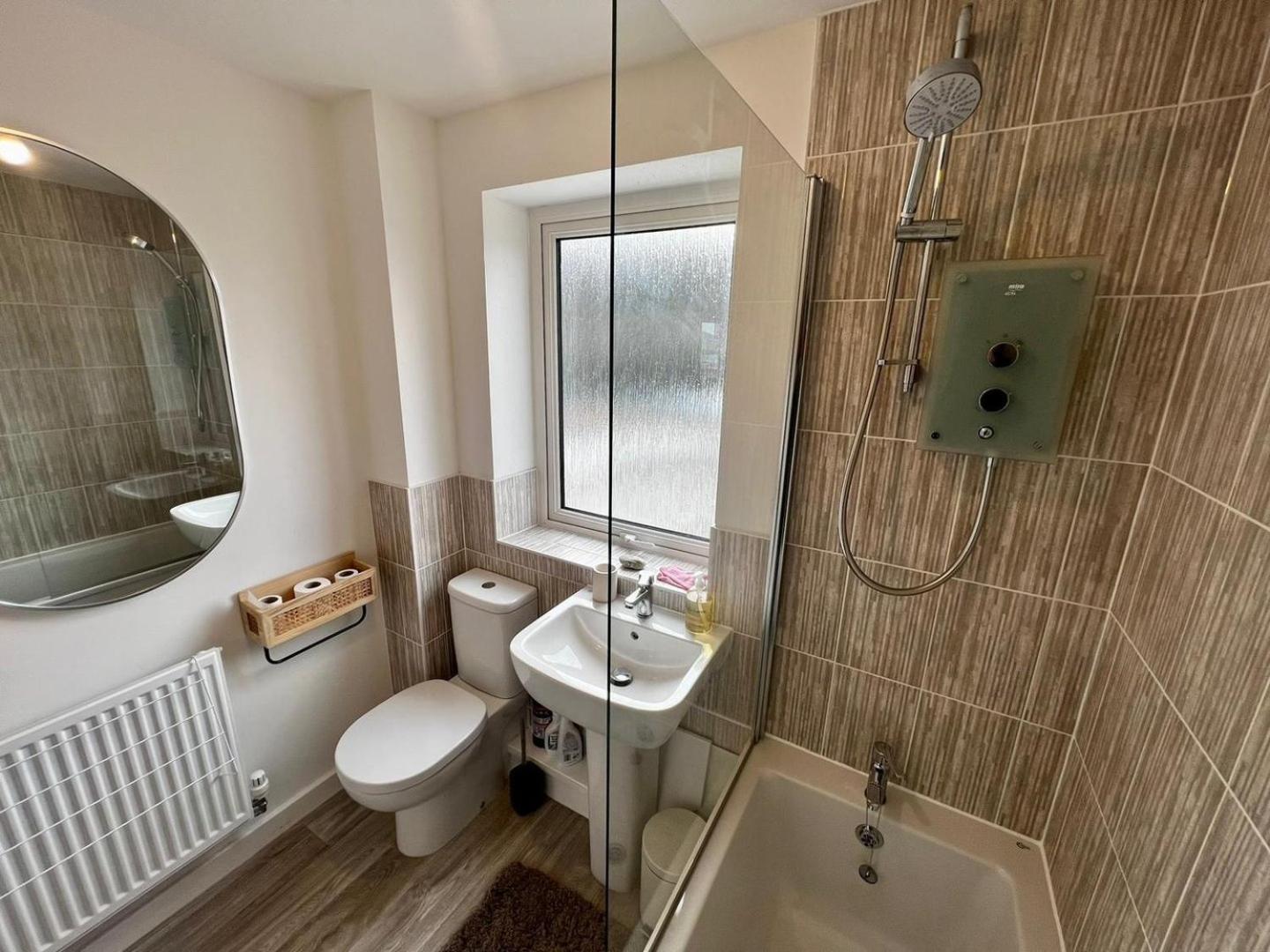 Two Bedroom Apartment In Barry-Close To Beach 외부 사진